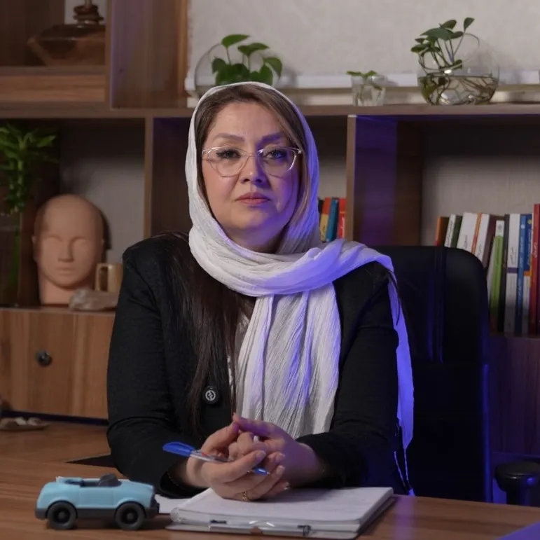 سارا فیض