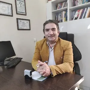 دکتر مجتبی احمدزاده